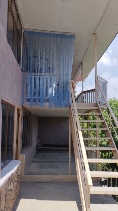 DACHA SOTILADI bochkada tinch joyda joylashgan