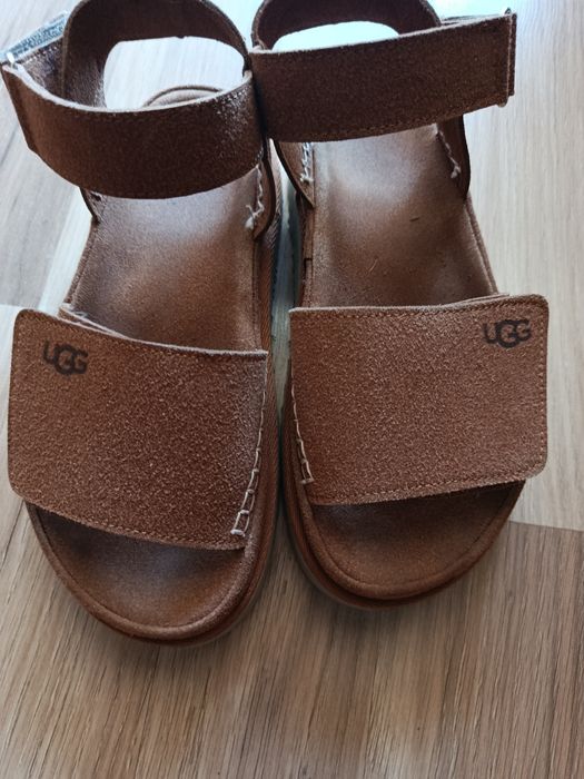 Продавам дамски сандали UGG 38 номер