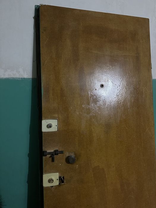 Продам железную дверь
