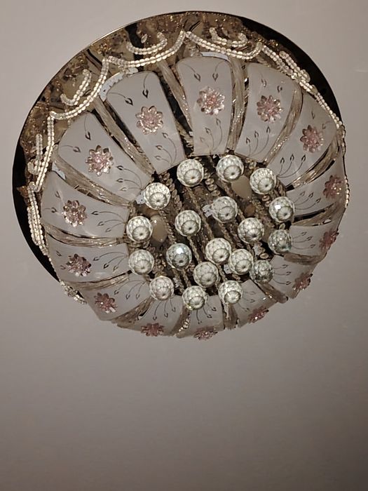 Продам люстру для гостиной