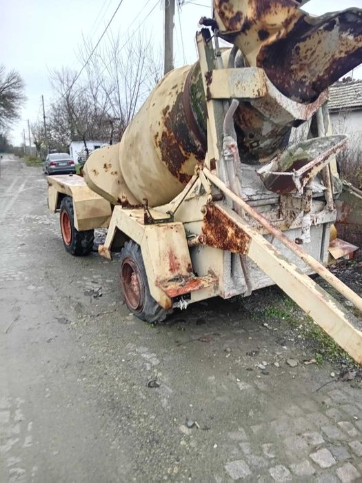 Самоходна бетонобъркачка