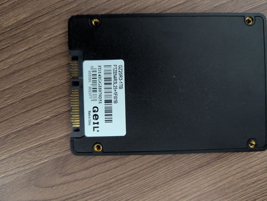 Продам новый SSD 1 tb
