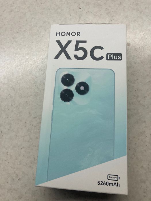 чисто нов телефон