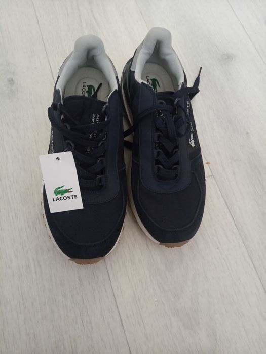 Продам оригинальные Lacoste.