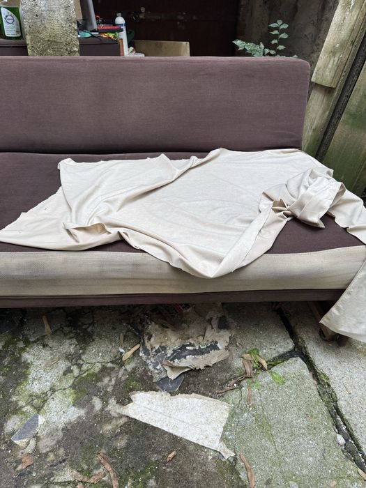 Vand canapa/coltar uzat alaturi de 9m2 de material textil pentru reconditionare