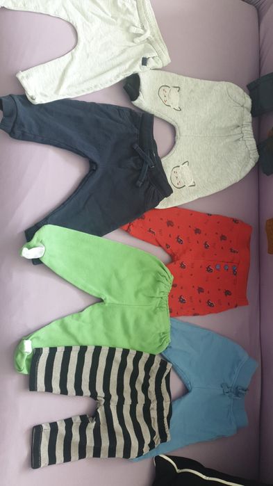 12 perechi pantaloni 68-74 baietel