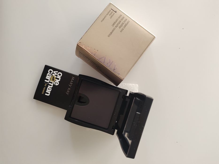 мини-футляр для пудры Мary Kay