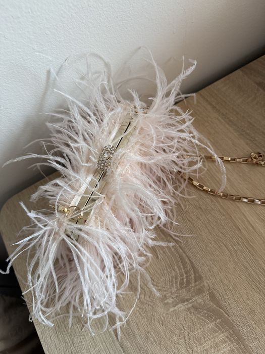 Малка чантичка от щраусово перо