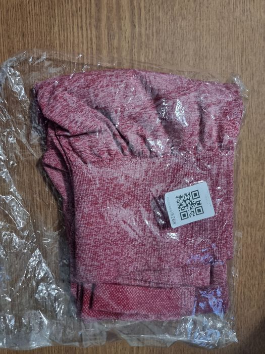 Новые фитнес лосины спортивные красные свет С размер 
Made in China
Юн