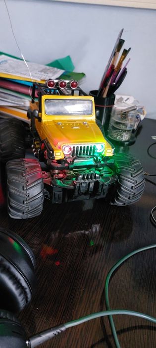 Машина джип на радиоуправлении