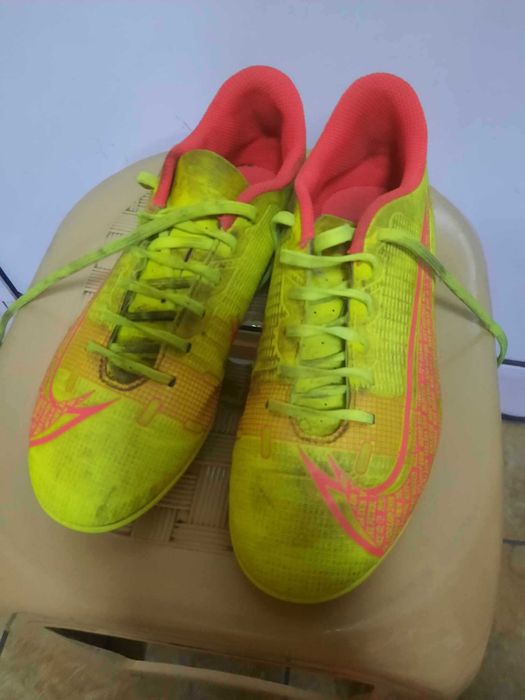 Бутонки за футбол