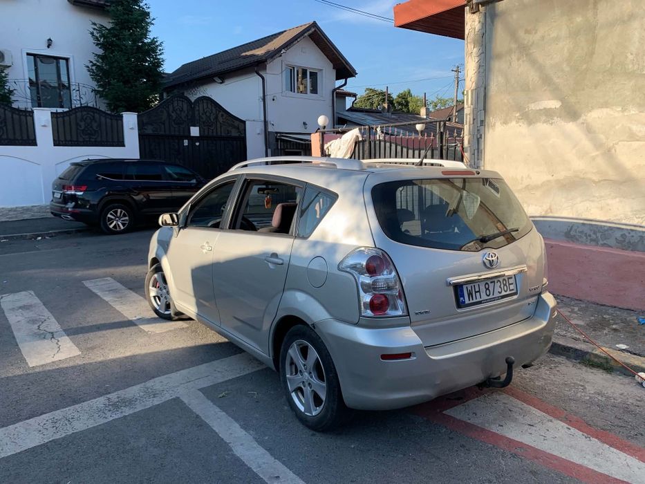 Vând Toyota verso d4d