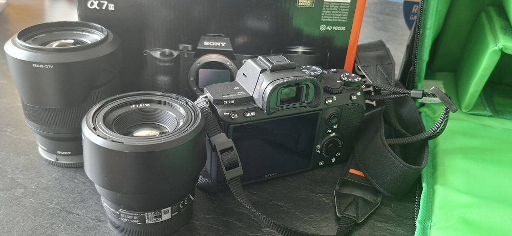 Sony A7 III  комплект с два обектива Sony 28-70/3.5-5.6 OSS  и Sony FE 1.8/50  чанта за съхранение и карта с памет 128GB