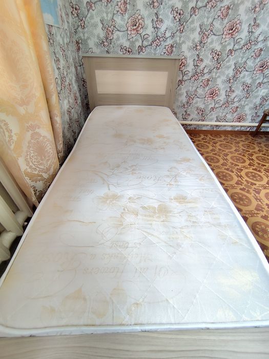 Продам кровать с матрасом 2.0*0.9