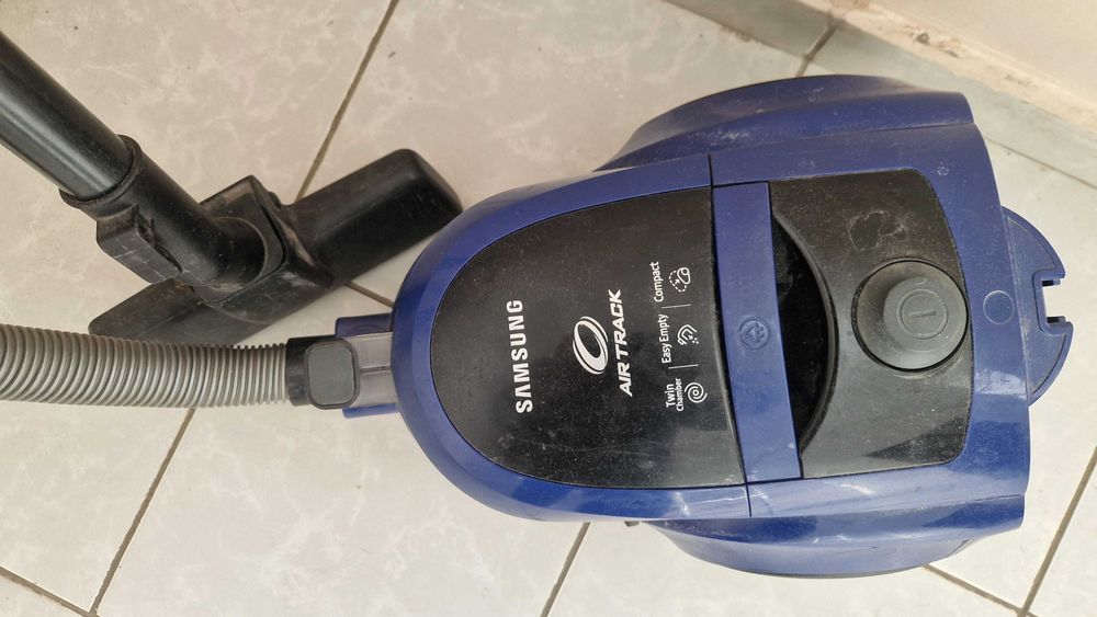 Продам пылесос ///