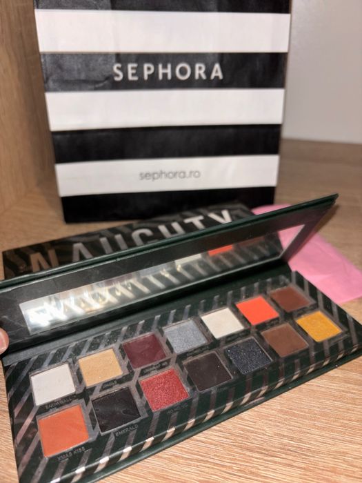 Paletă eyeshadow Kylie Jenner - naughty