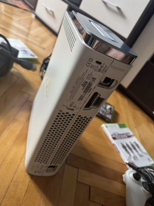 Xbox 360 complet – controller + jocuri incluse