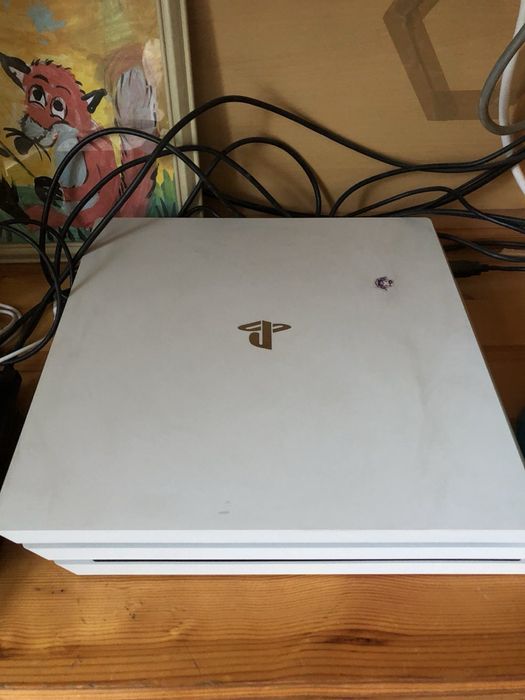 PlayStation 4 Pro 1tb с VR и камера, контролери и игри