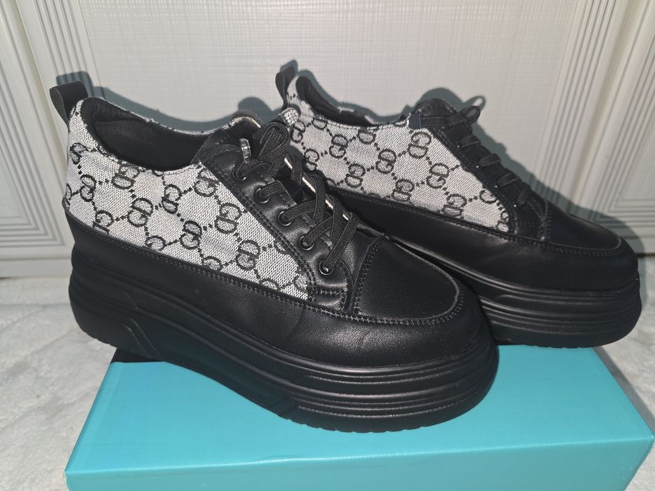 Ботинки за 2 ведра мороженого