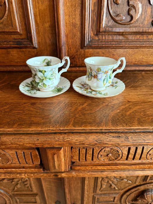 2 чашки за кафе с подложни чинийки Royal Albert