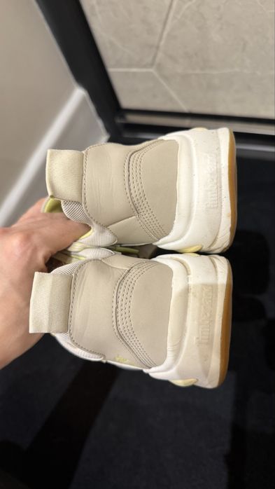 Продам кроссовки Timberland
