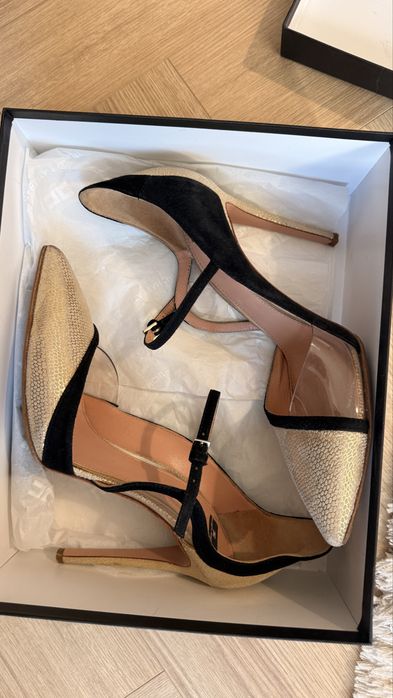 Оригинални обувки и сандали: Louis Vuitton, Elisabetta Franchi, Balmain, Versace, Dior и Chanel