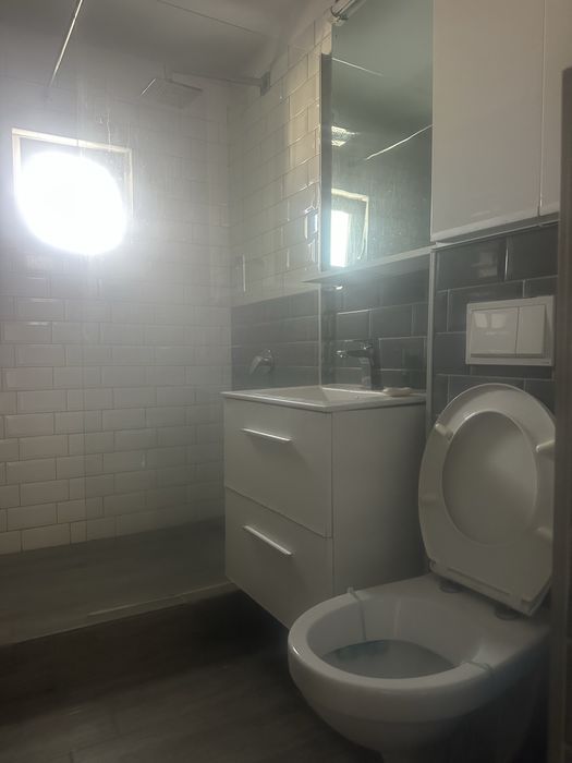 Inchiriez ap cu 2 dormitoare in Floresti