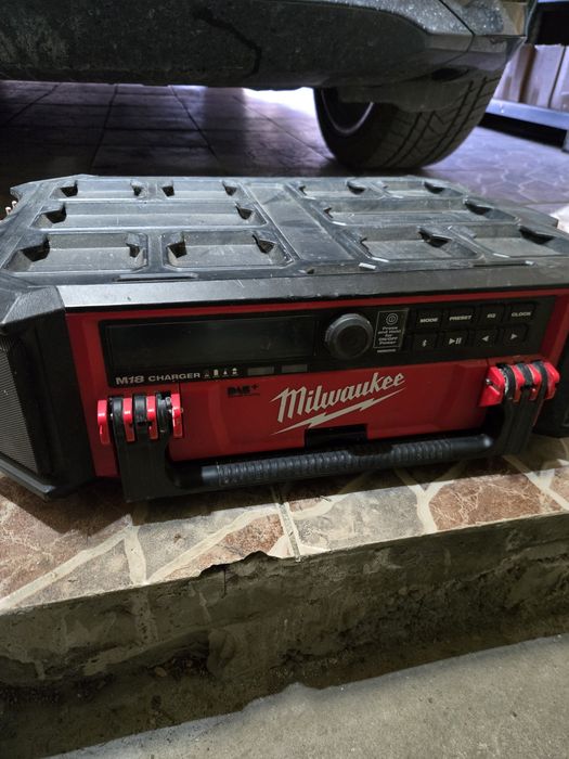 Milwaukee радио packout