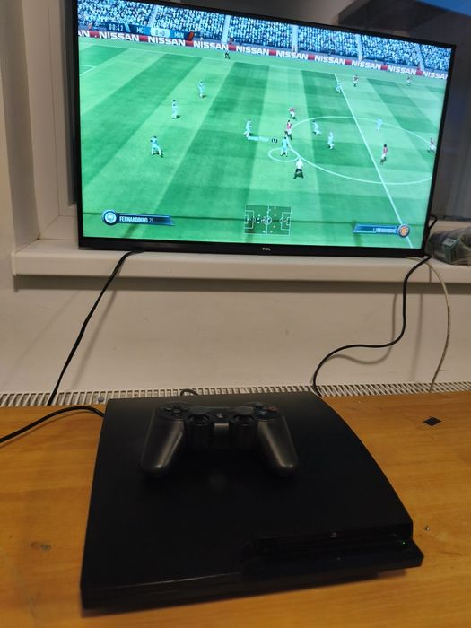 REDUCERE!! Sony PS3 PlayStation 3 cu joc FIFA și maneta originala