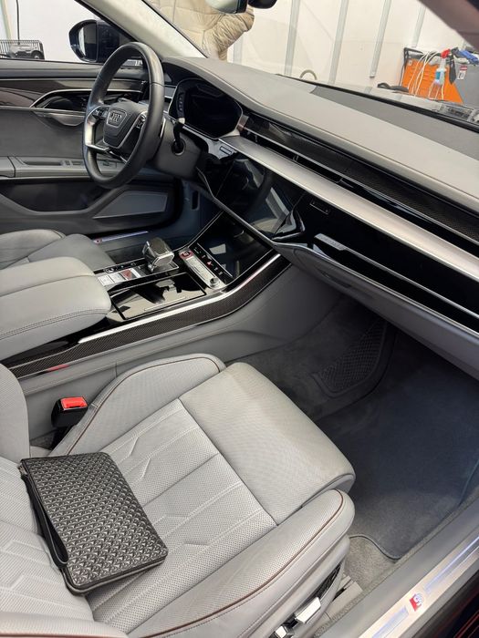 AUDI S8 4.0-571cp