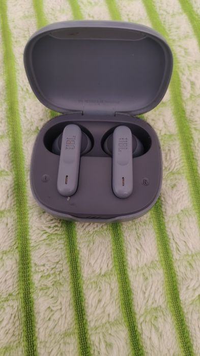 Продам Наушники JBL