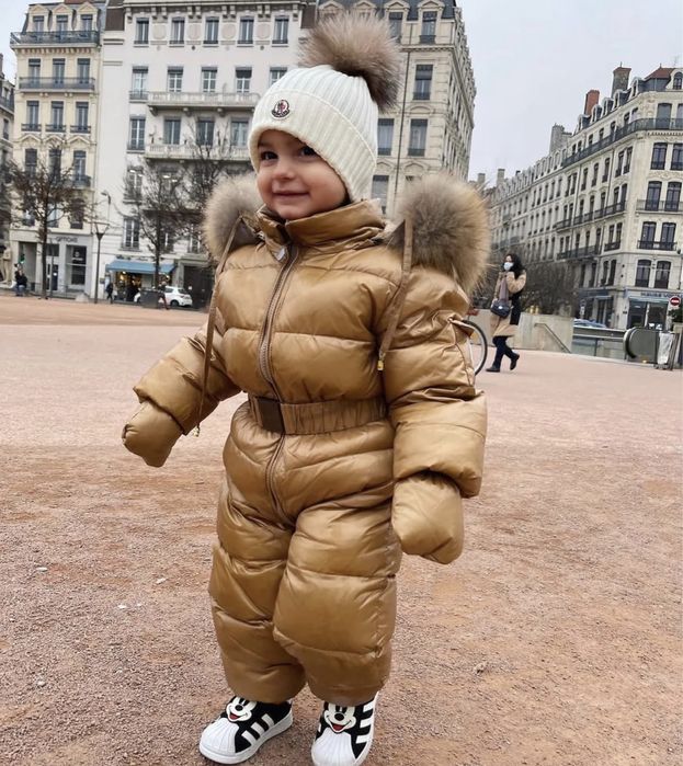 Зимно космонавтче с качулка от естествен цвят