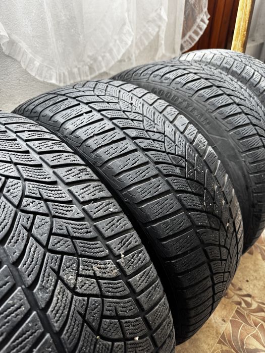 225/50/17 Зимни гуми Goodyear UGP+ 4 бр.