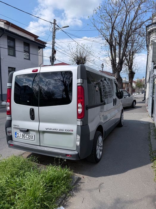Opel vivaro mașina personală , 8+1 acte la zi schimbat ulei filtre , cauciucuri vară, iarnă .