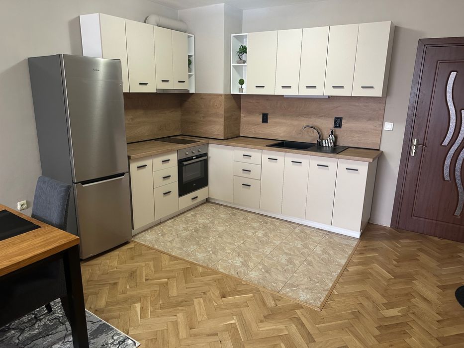 Дава се под наем Тристаен апартамент в Варна, Трошево - 80 кв.м за 598.23 € - Снимка #1