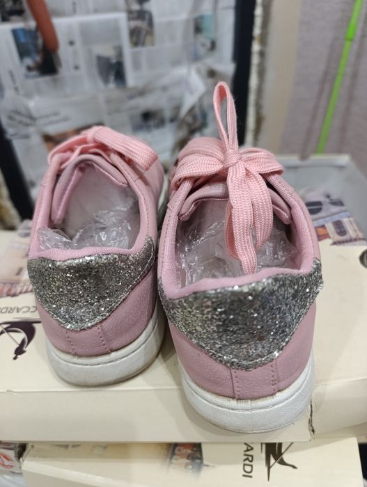 Срочно продам обувь для