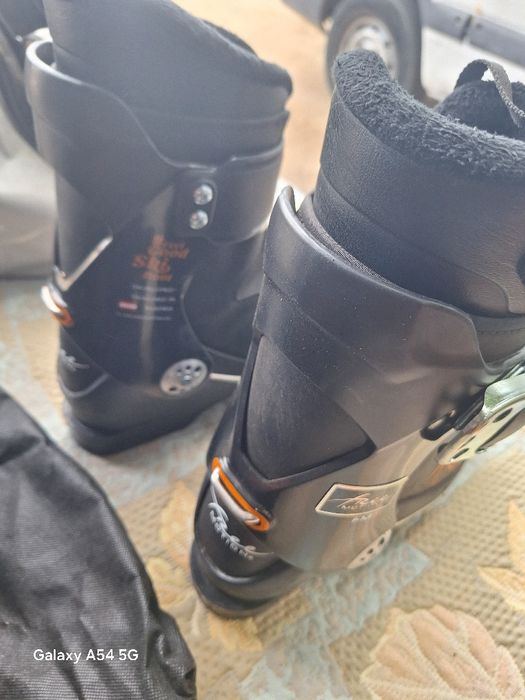 Обувки за ски със практична чанта