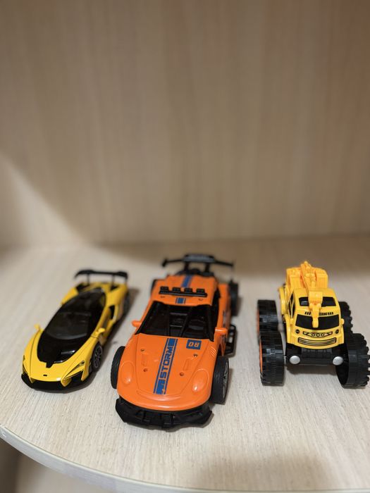 Набор игрушечных машинок