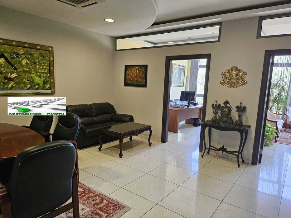 Дава се под наем Офис в Пловдив, Център - 100 кв.м за 648.21 € - Снимка #2