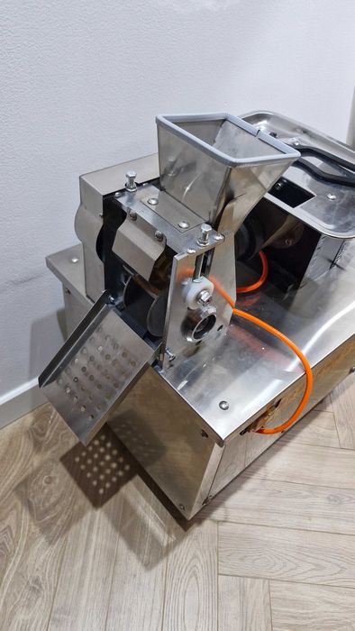 Машинка для маленьких вареников