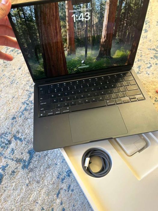 Продам MacBook M2 8/256gb