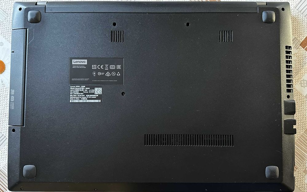 Продавам лаптоп LENOVO V 510-15IKB