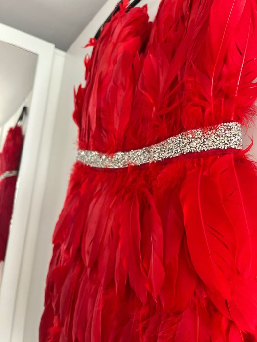 Rochie cu pene de eveniment făcută pe comandă