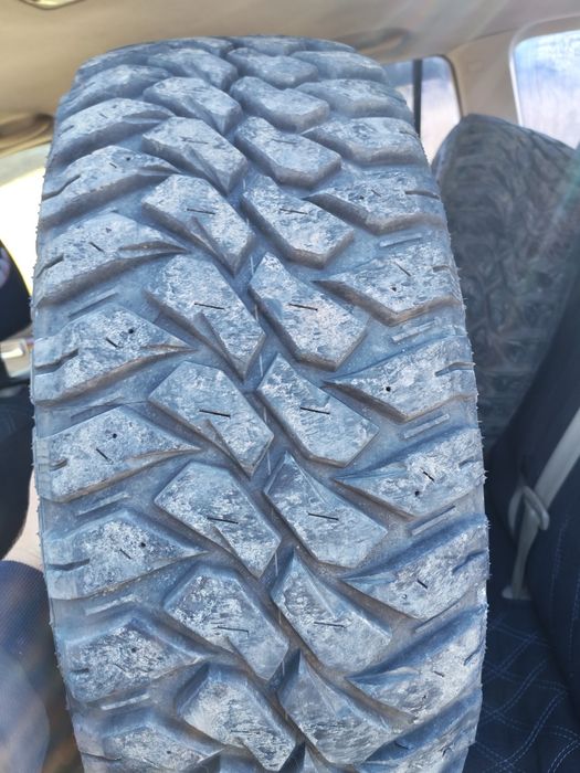 Продам резину Maxxis m/t