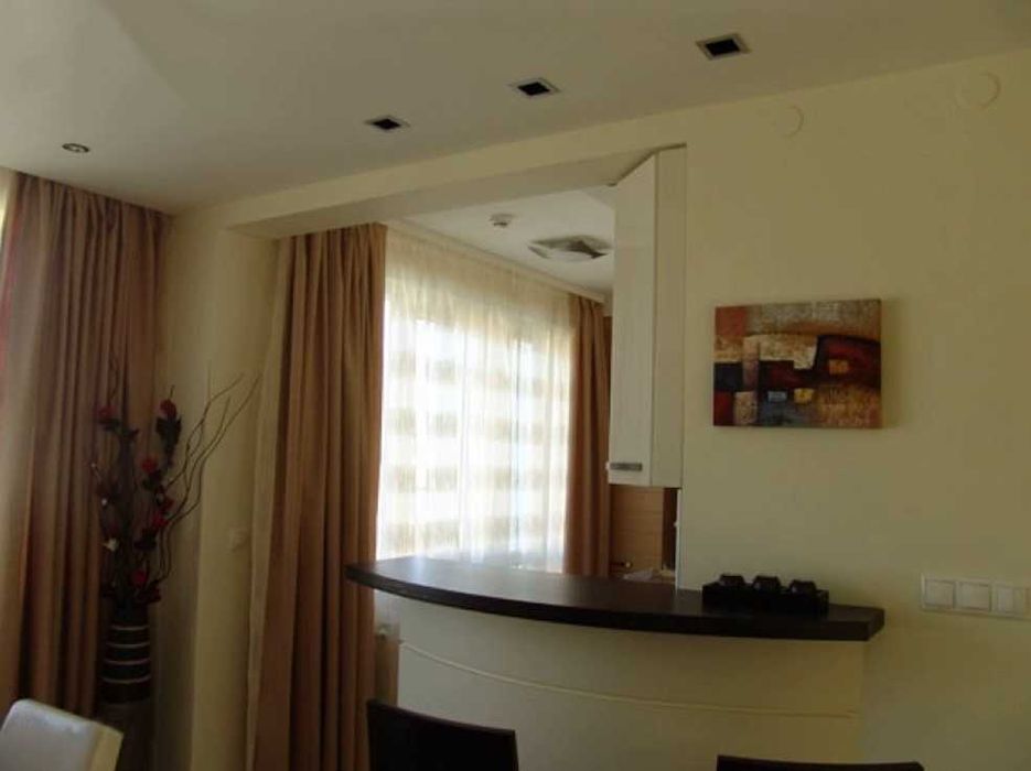 Дава се под наем Двустаен апартамент в София, Център - 86 кв.м за 775 € - Снимка #2