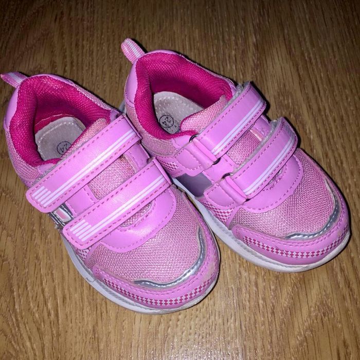 Продам детскую обувь