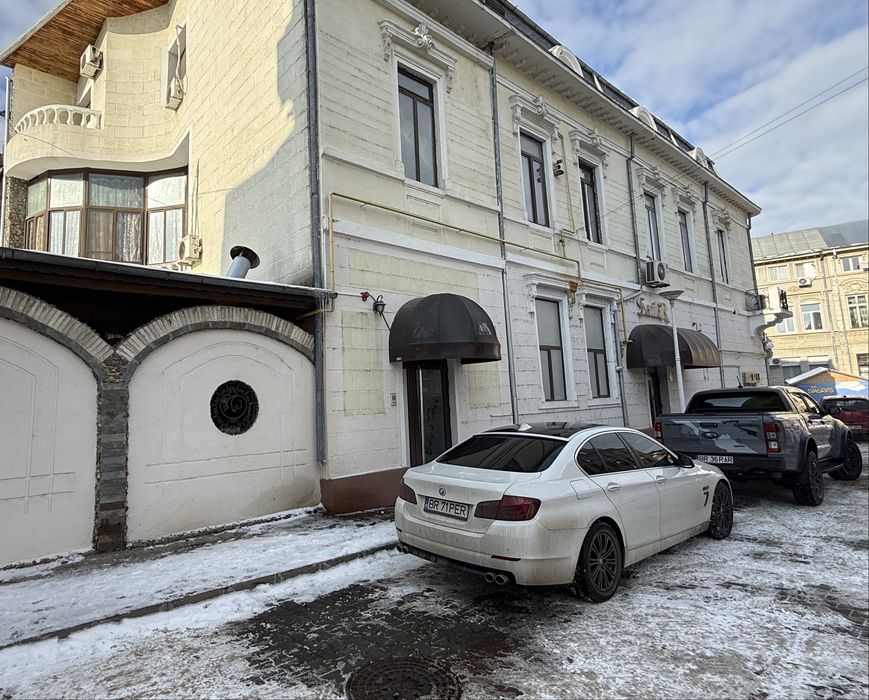 Vand hotel + restaurant + terasa + crama !!! Posibilitate rate !!!