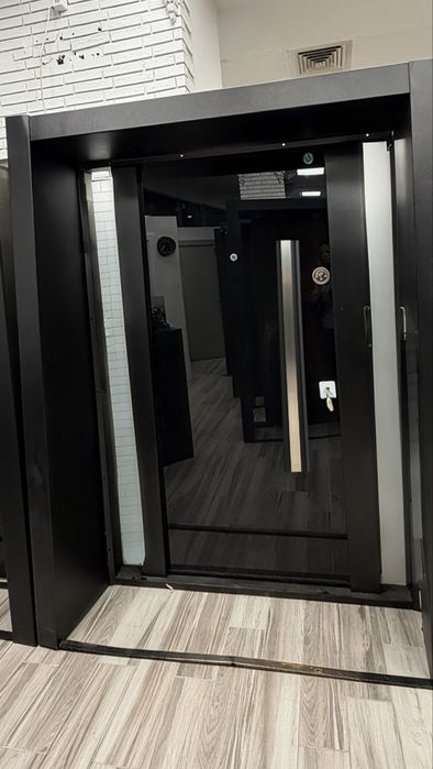 Входна врата за атмосферни условия-PREMIUM BLACK GLASS DUO