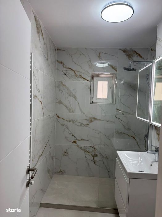 Inchiriere 3 camere, cu loc de parcare, totul nou