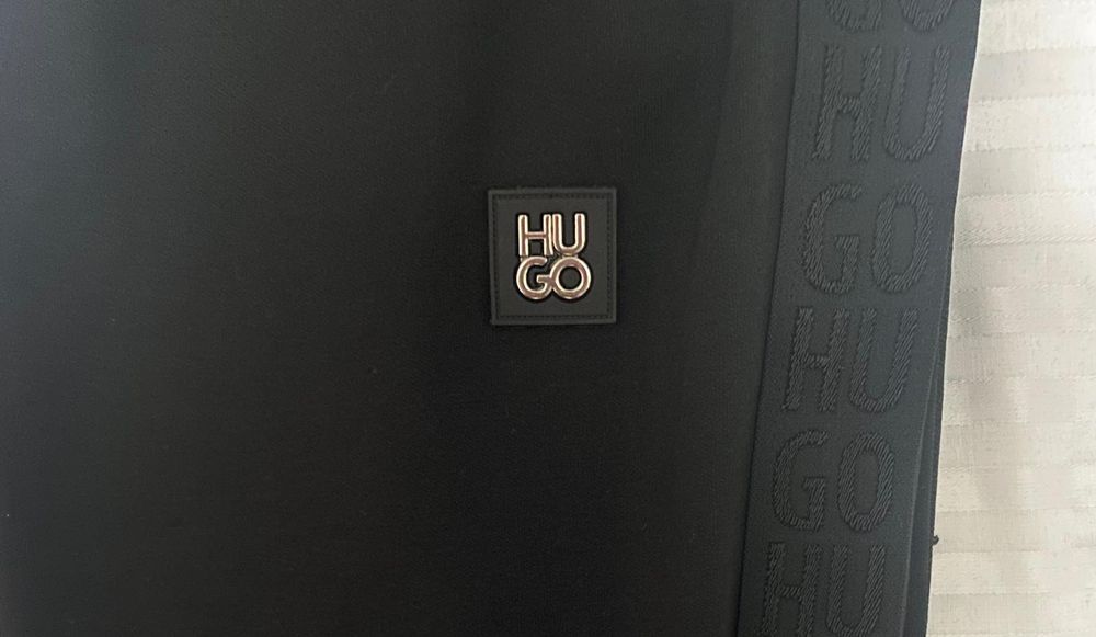 Vând compleu nou de bărbați Hugo